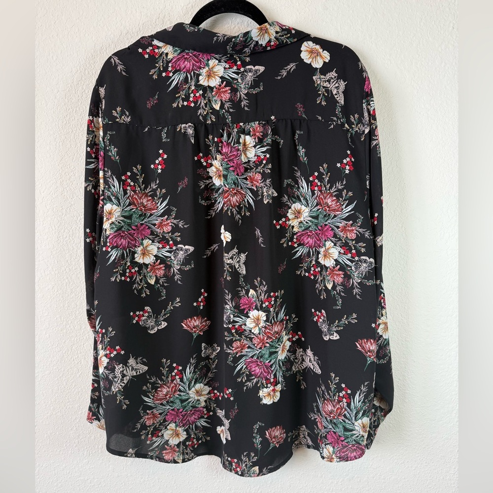 Torrid Floral & Butterfly Button-Front Blouse – Plus Size 3 - Picture 2 of 9